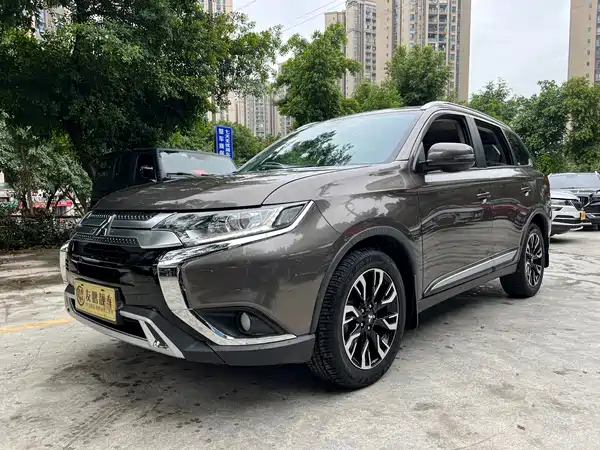 Mitsubishi Outlander 2020