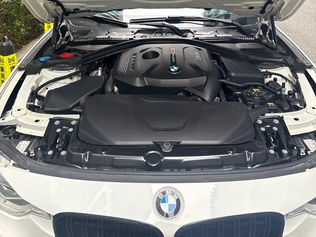 BMW 3 Series 2018 — фото 13