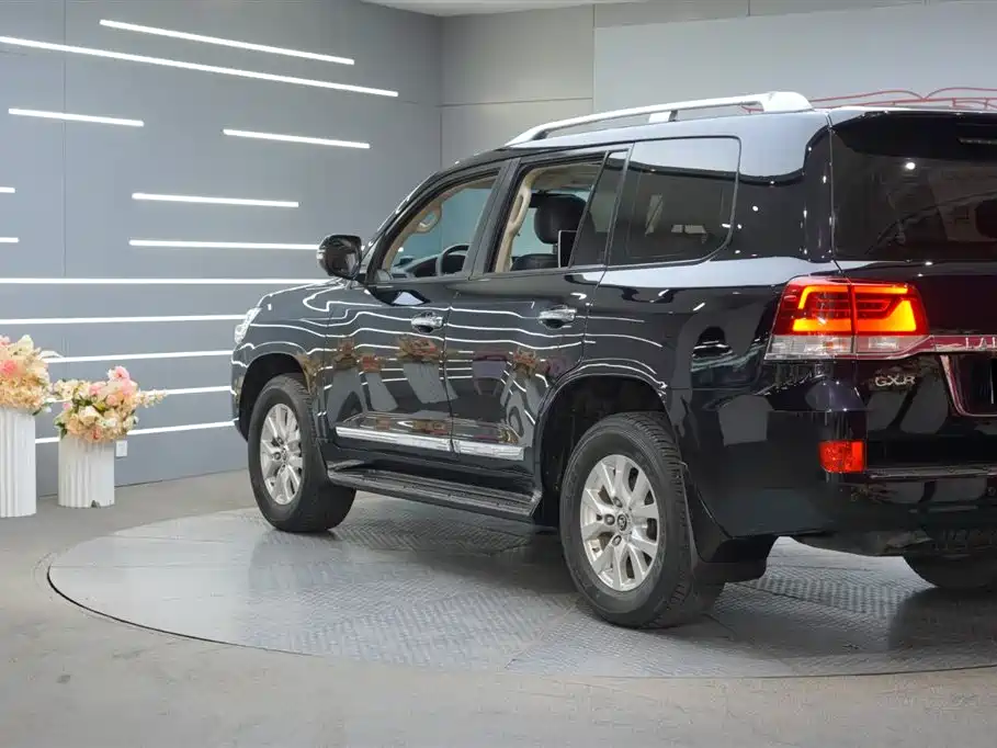 Toyota Land Cruiser 2019 — фото 3