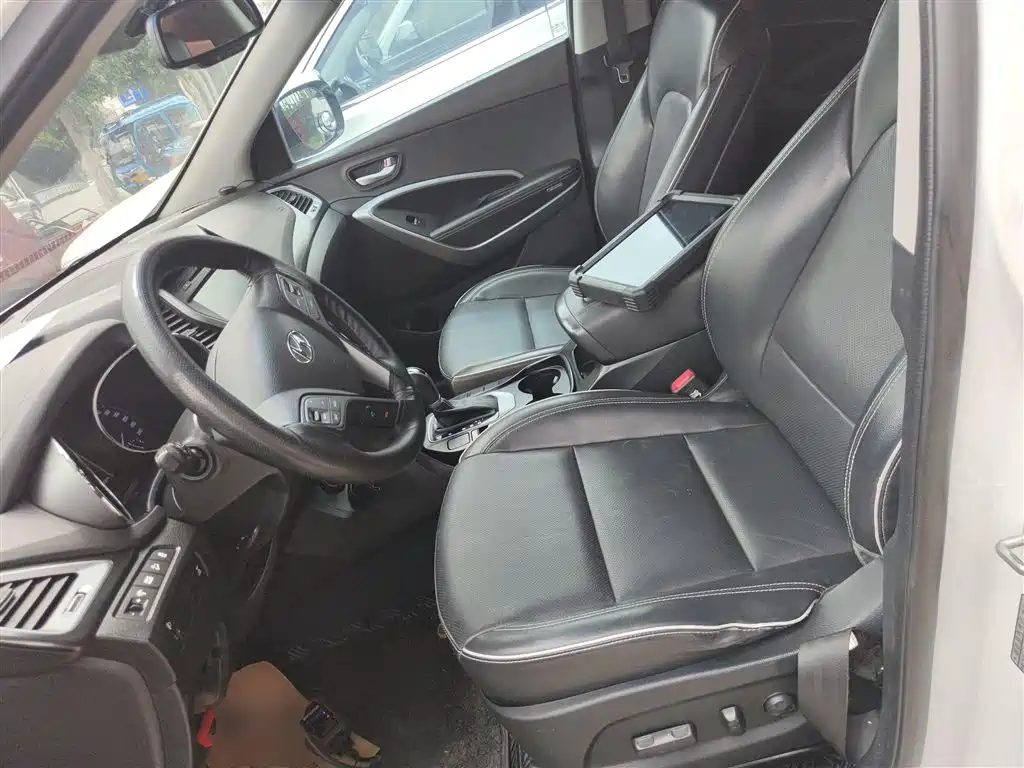 Hyundai Santa Fe 2018 — фото 18