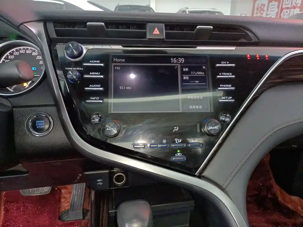 Toyota Camry 2018 — фото 10