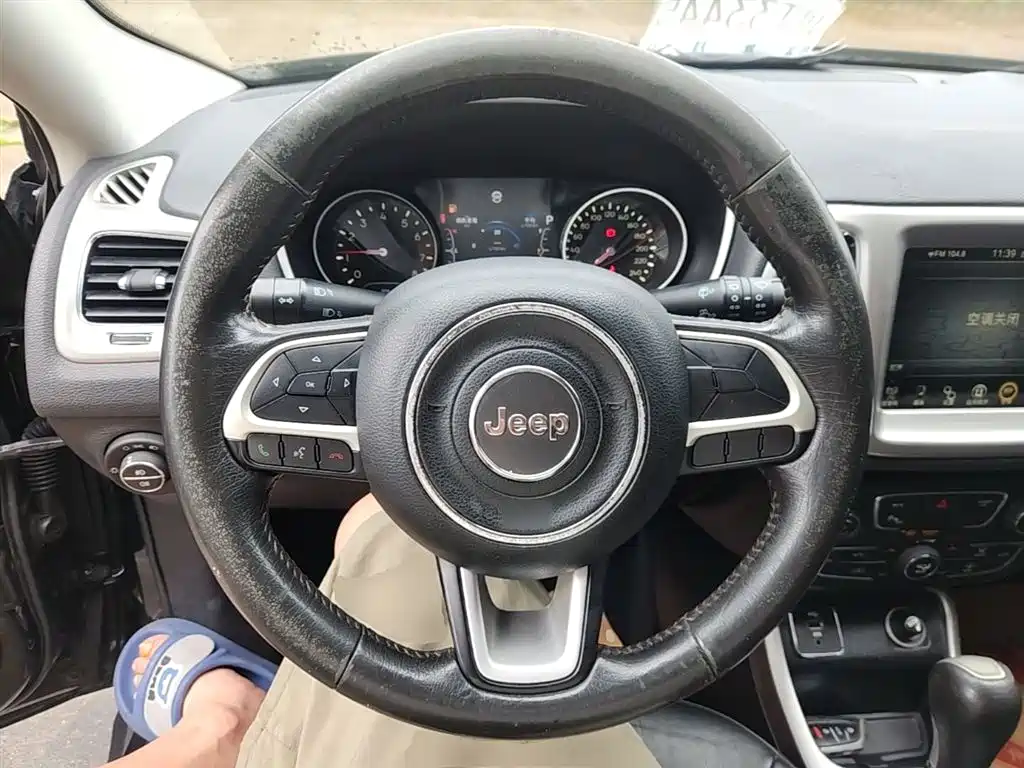 Jeep Compass 2018 — фото 11