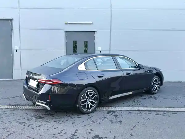 BMW i5 2025