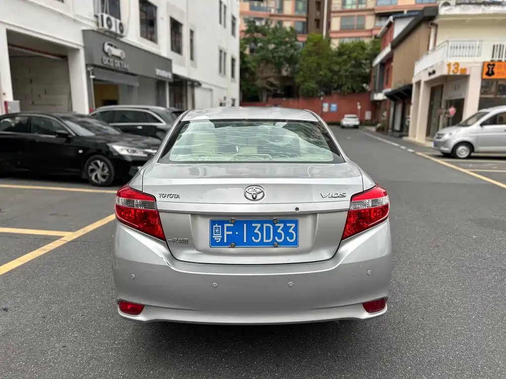 Toyota Vios 2015 — фото 6