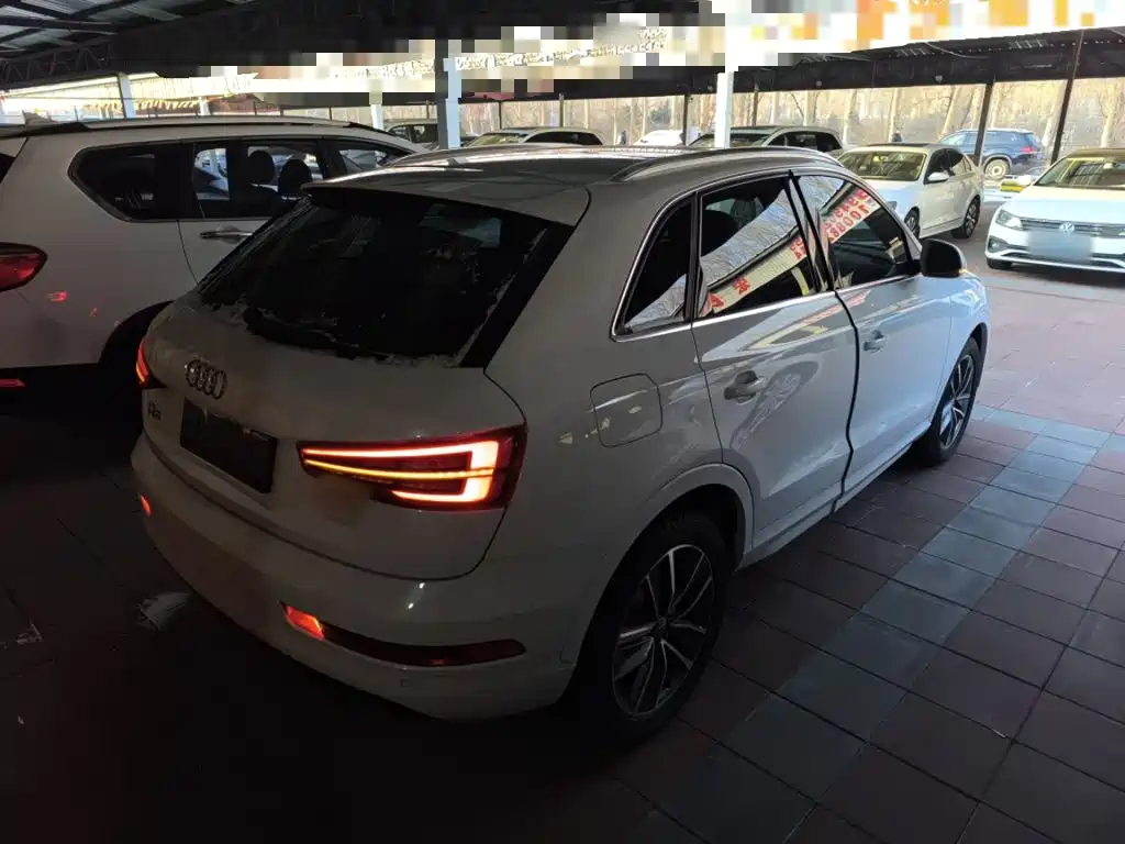 Audi Q3 2018 — фото 23