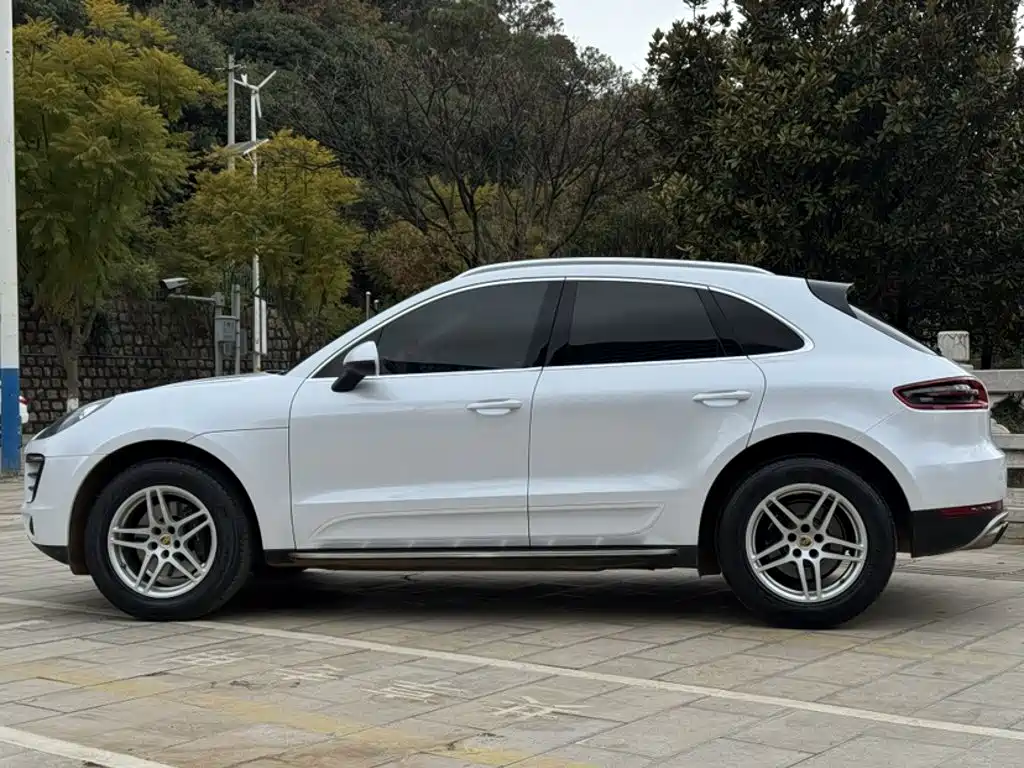 Porsche Macan 2017 — фото 19