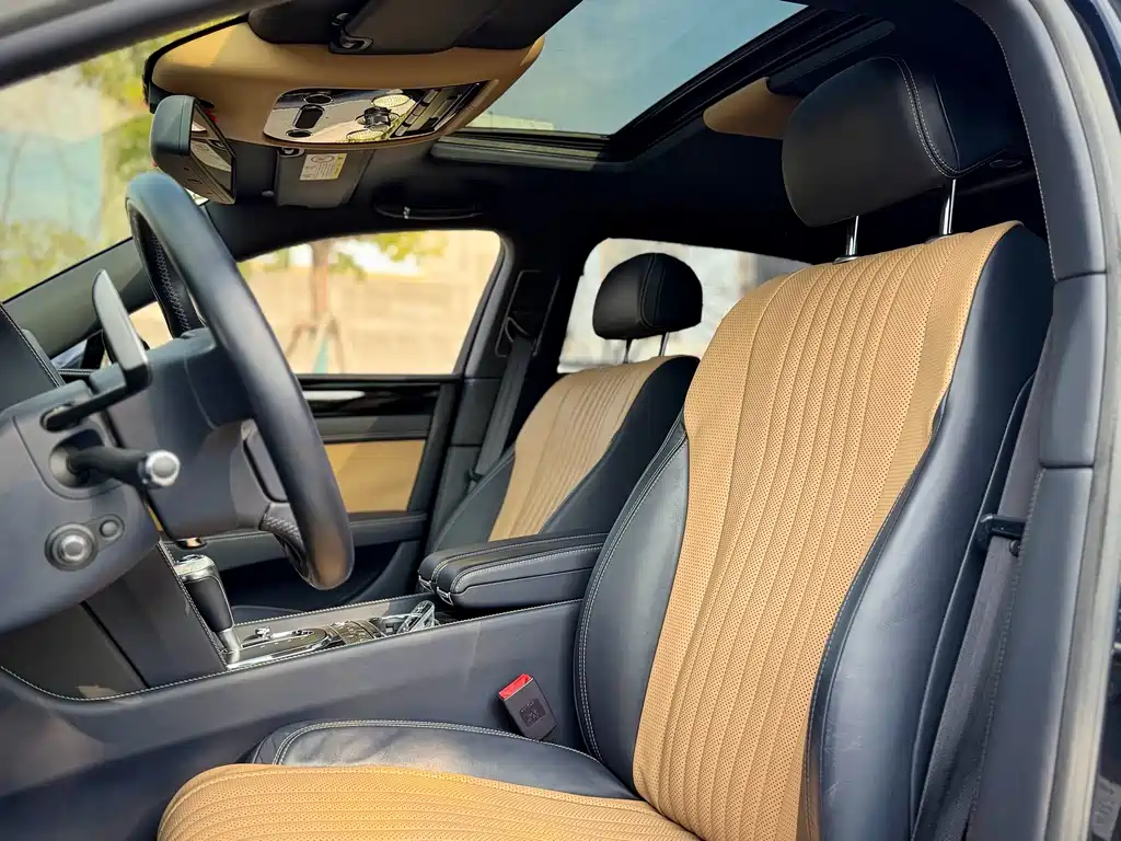Bentley Flying Spur 2017 — фото 11