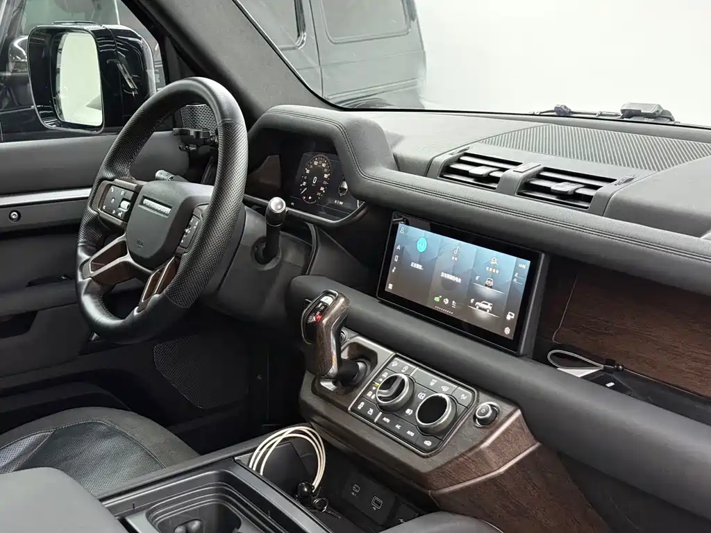 Land Rover Defender 2022 — фото 10