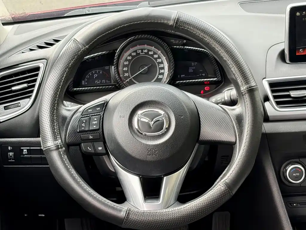 Mazda 3 Axela 2016 — фото 23