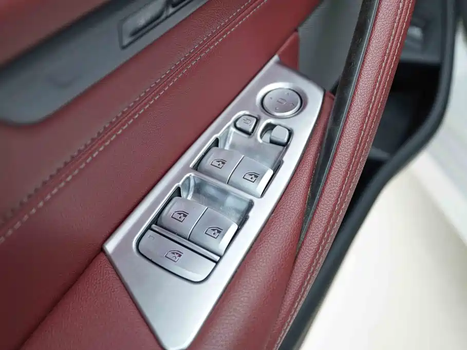 BMW 5 Series 2021 — фото 11