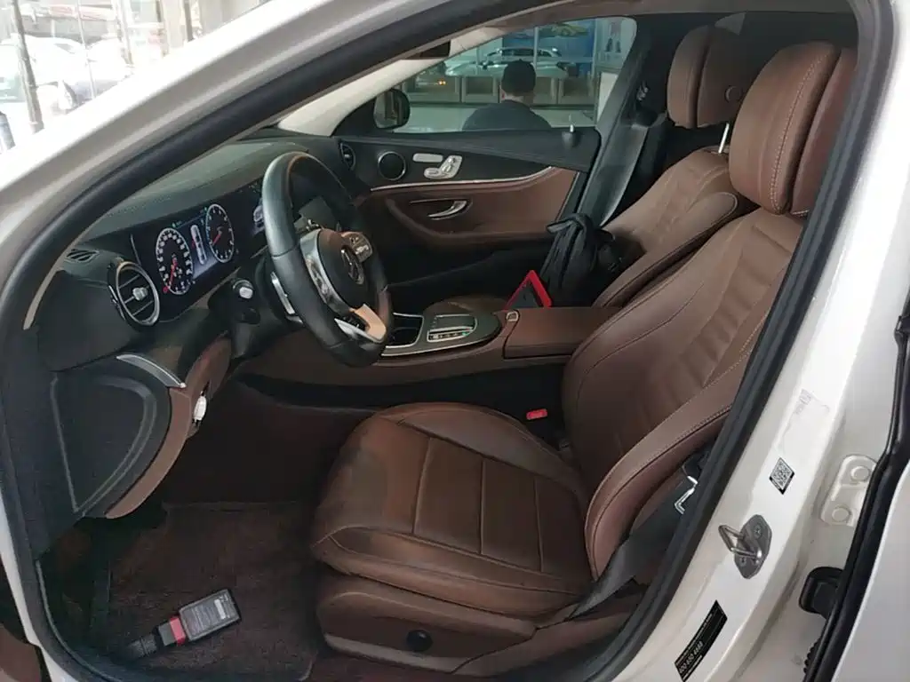 Mercedes-Benz E-Class 2020 — фото 15