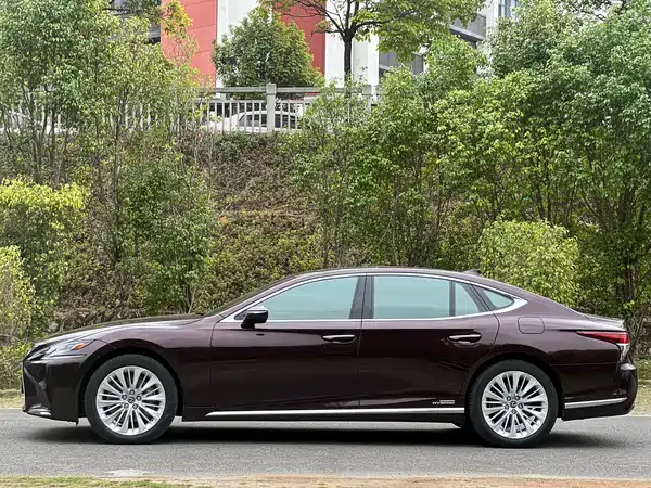 Lexus LS 2018