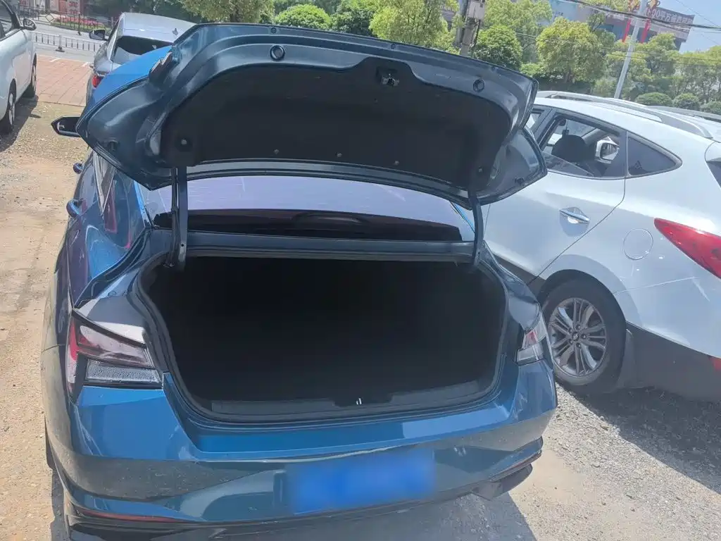 Hyundai Elantra 2021 — фото 16