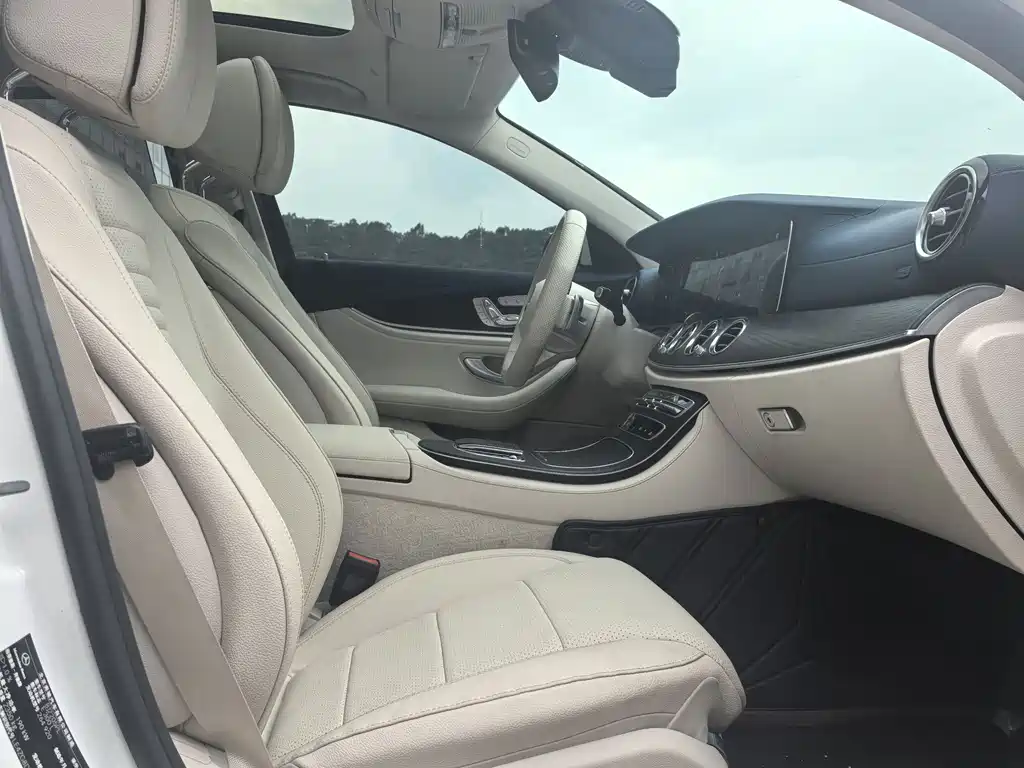 Mercedes-Benz E-Class 2023 — фото 11