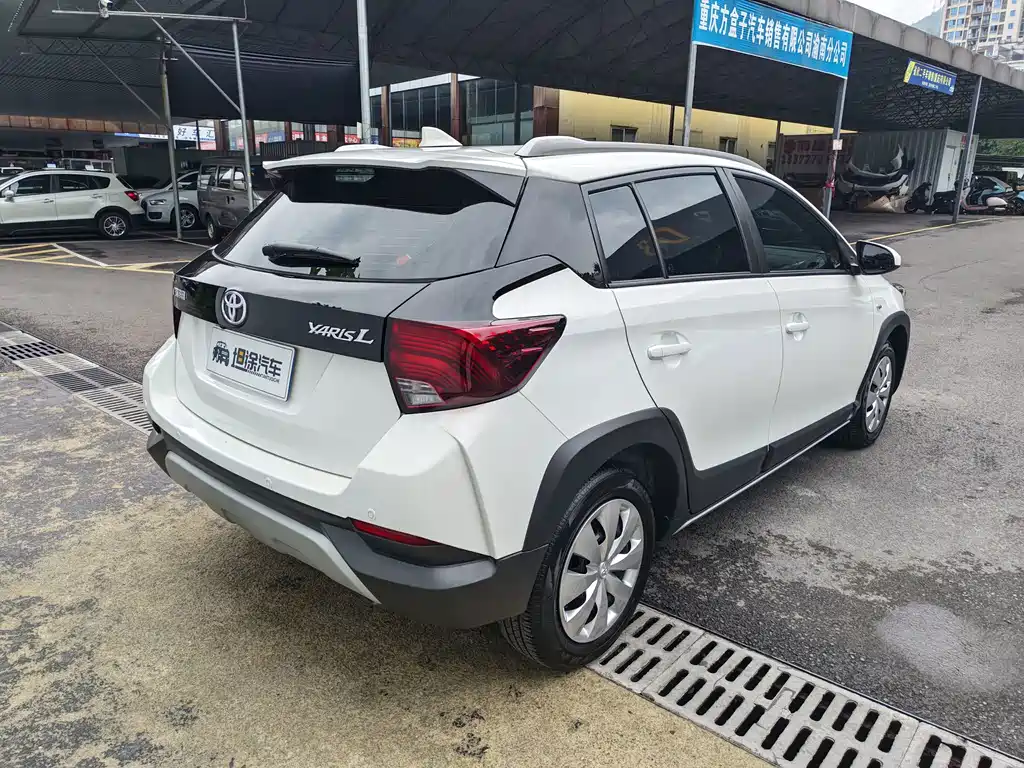 Toyota Yaris L 2023 — фото 25
