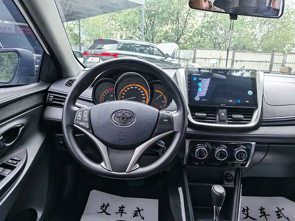 Toyota Yaris L 2023