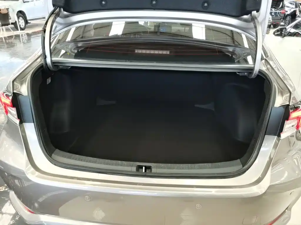 Toyota Corolla 2021 — фото 15