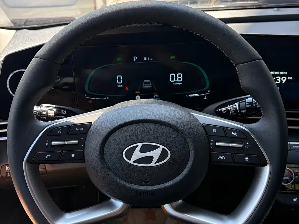 Hyundai Elantra 2023 — фото 14