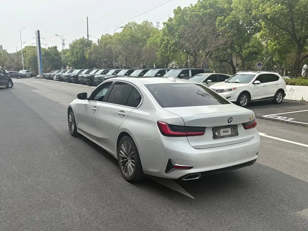 BMW 3 Series 2019 — фото 14
