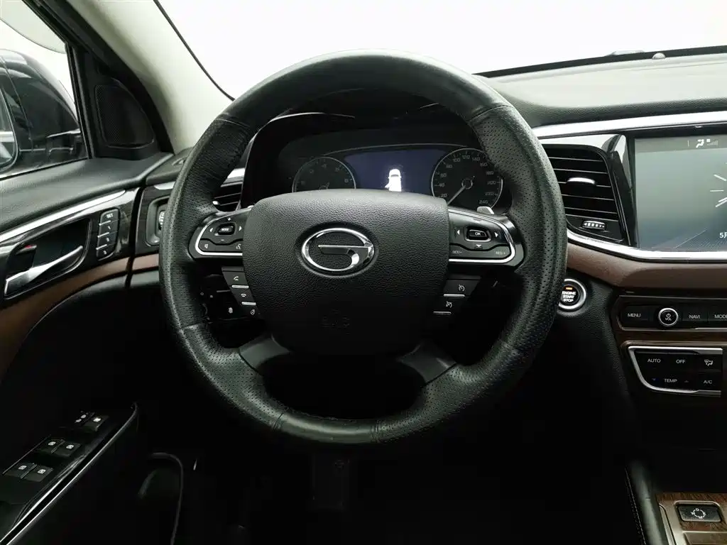 GAC Motor Trumpchi GS8 2017 — фото 11