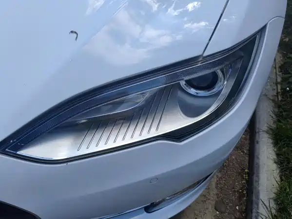 Tesla Model S 2015