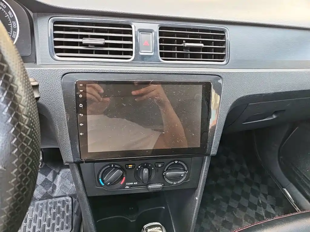 Skoda Rapid Spaceback 2017 — фото 13