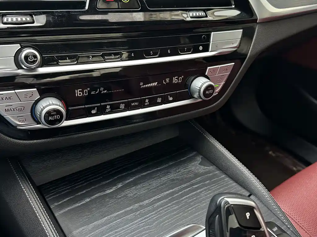 BMW 5 Series 2021 — фото 14