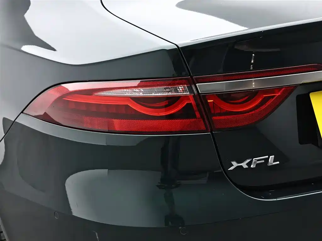Jaguar XFL 2022 — фото 7