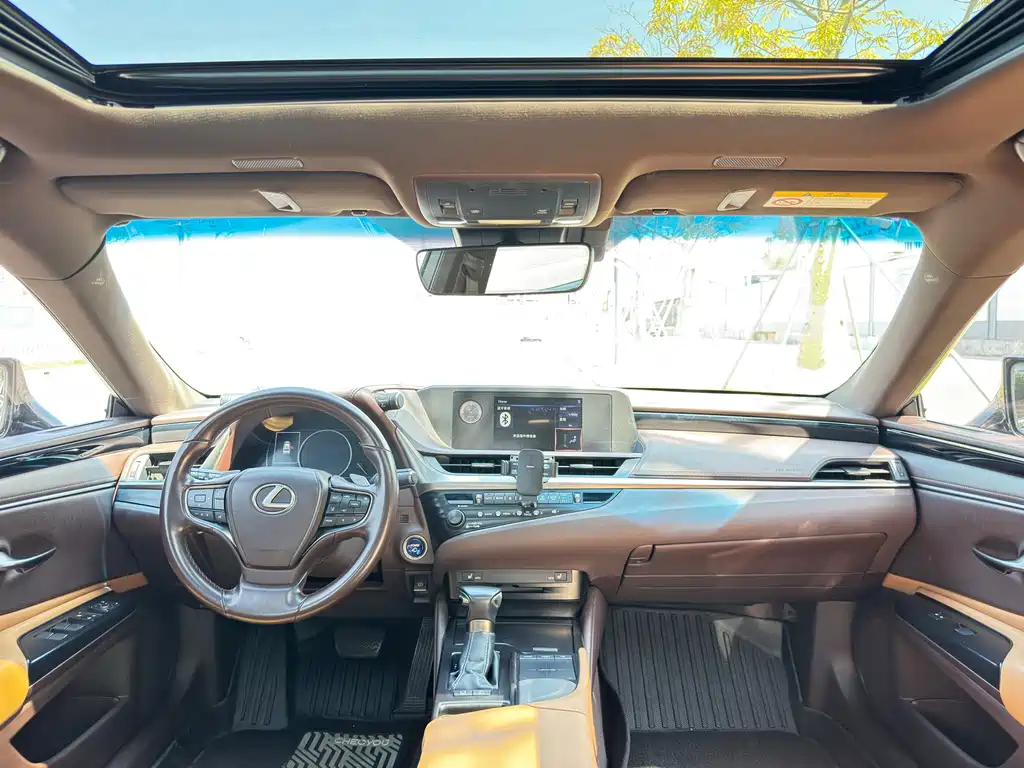 Lexus ES 2019 — фото 12