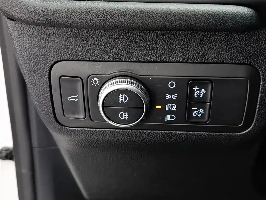 Ford Escape 2020 — фото 21