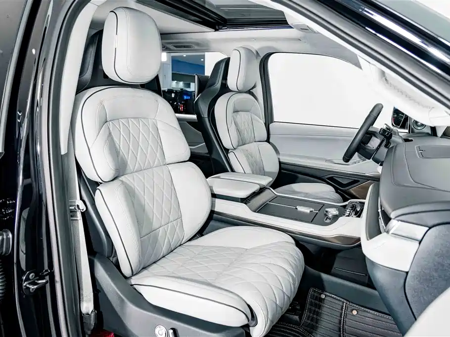 Lincoln Navigator 2025 — фото 20