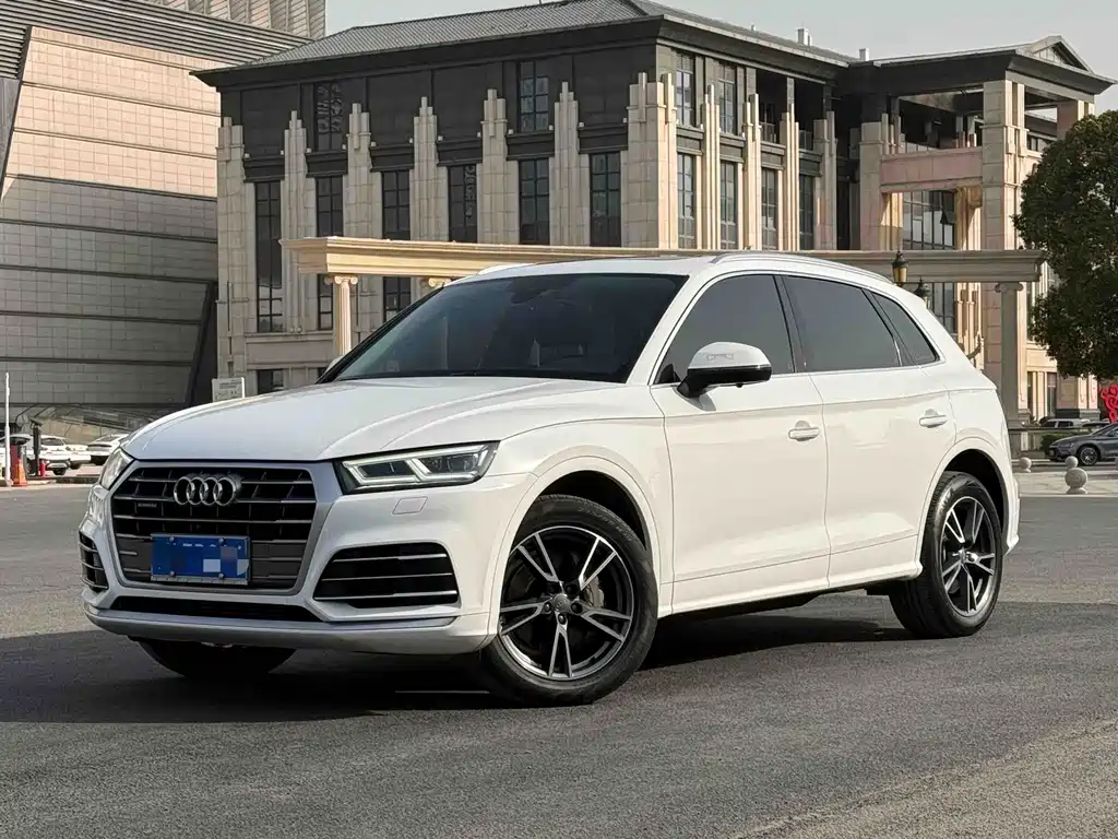 Audi Q5L 2021 — фото 1