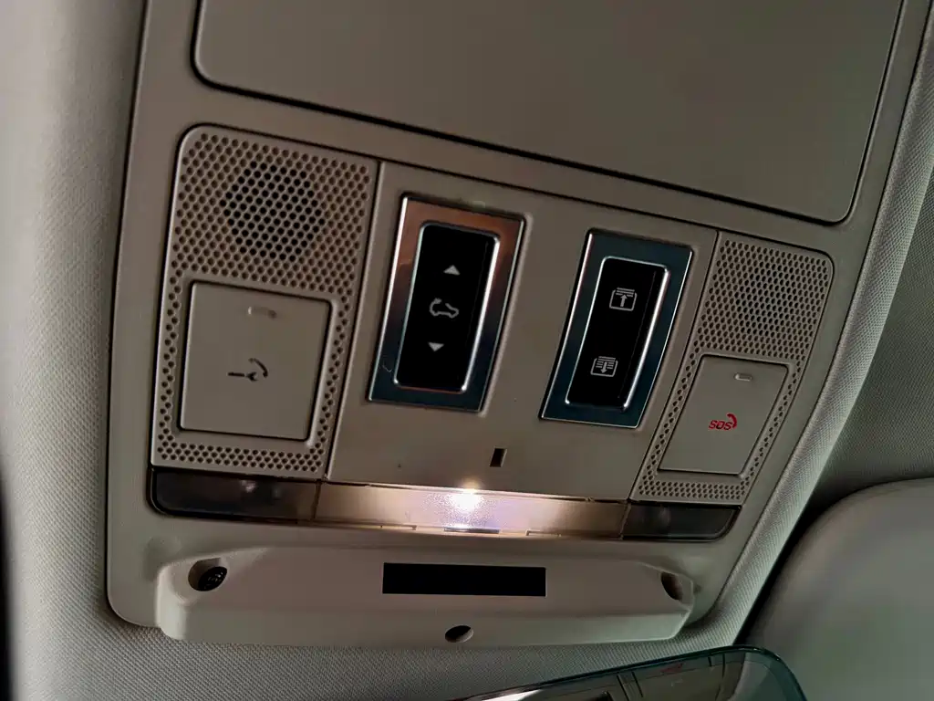 Land Rover Defender 2021 — фото 15