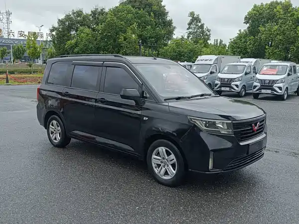 Wuling Hongguang PLUS 2019