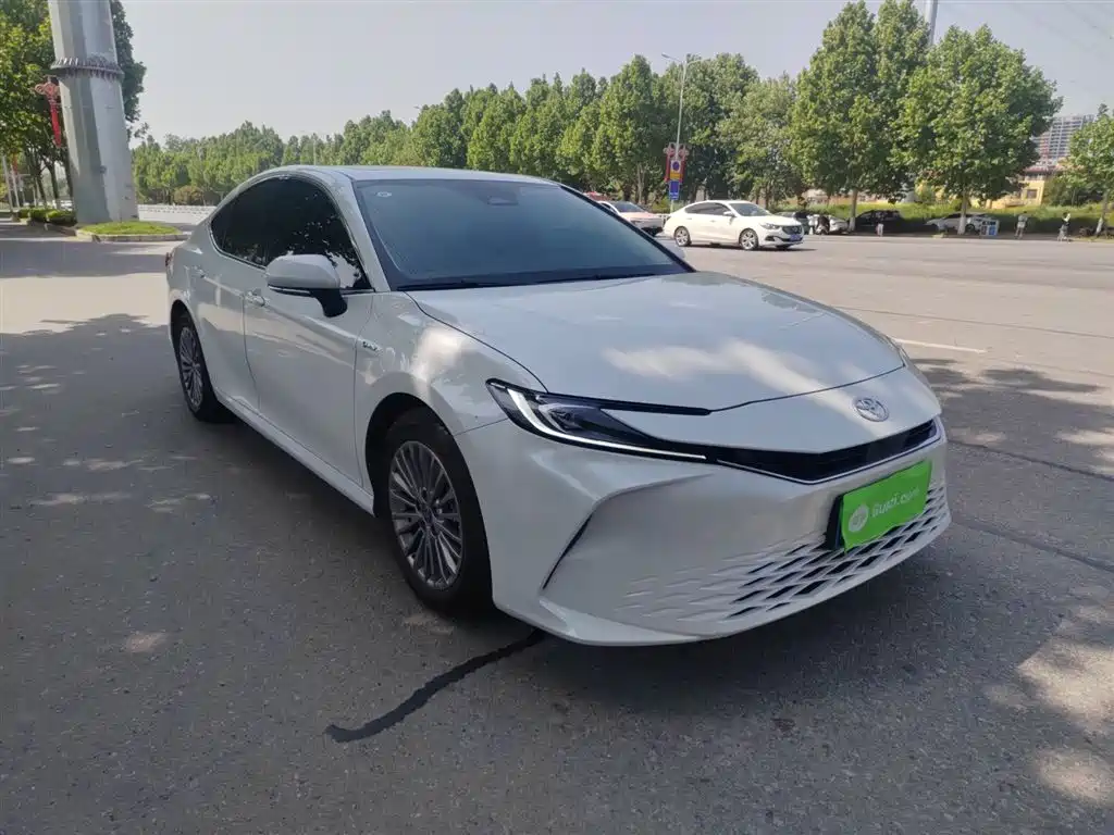Toyota Camry 2025 — фото 4