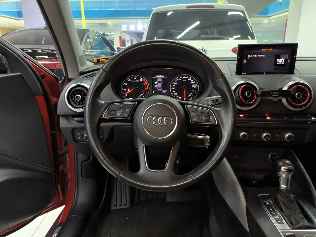 Audi A3 2018 — фото 11