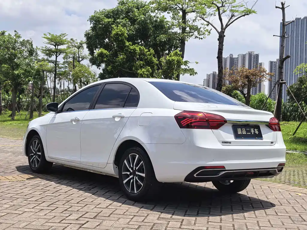 Geely Emgrand 2019 — фото 6