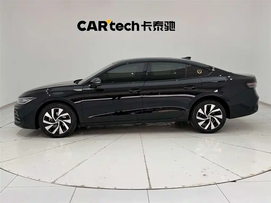 Volkswagen Passat 2025