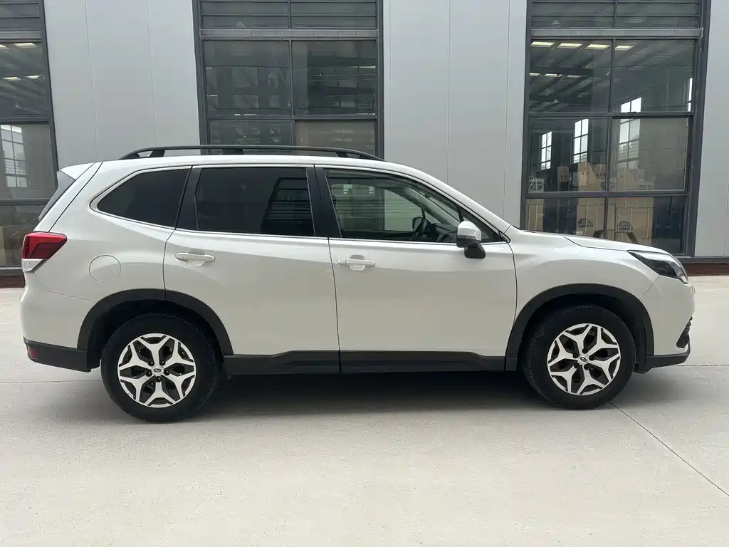 Subaru Forester 2022 — фото 5
