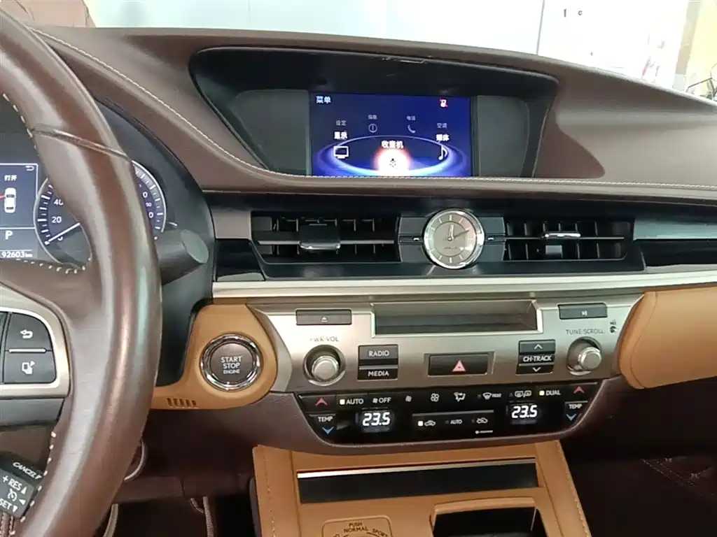Lexus ES 2016 — фото 13