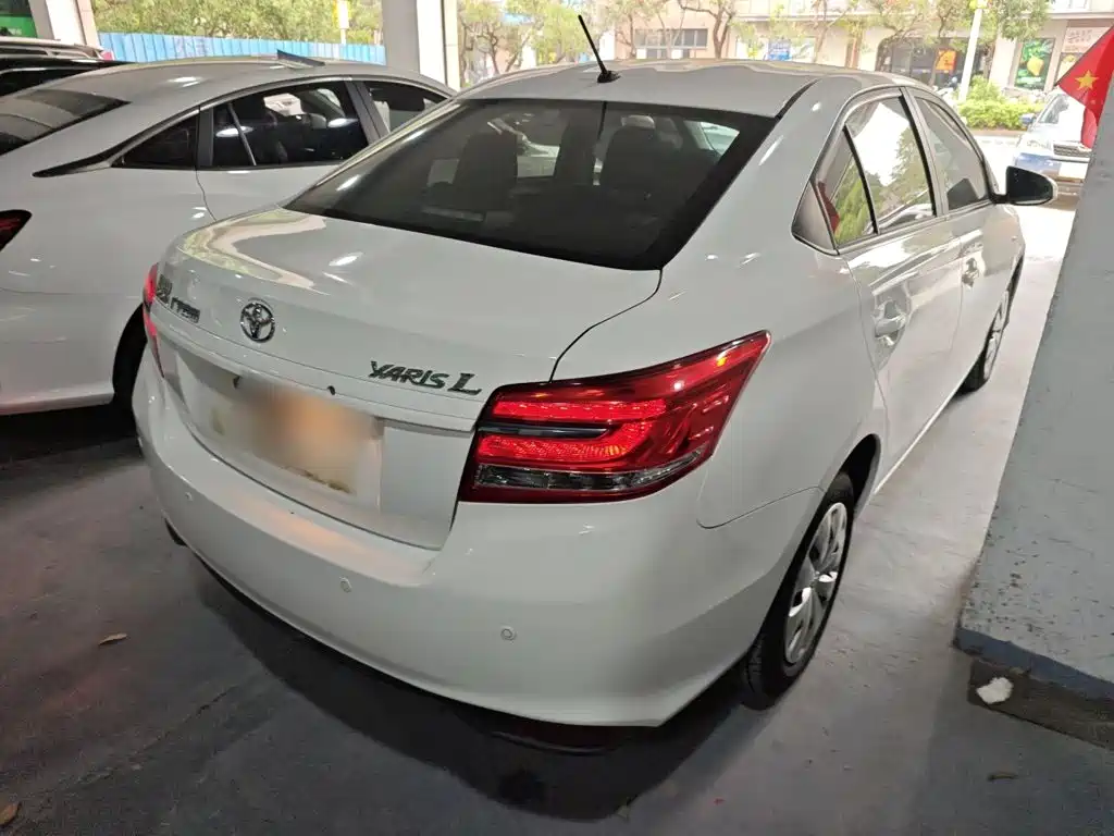 Toyota Yaris L 2021