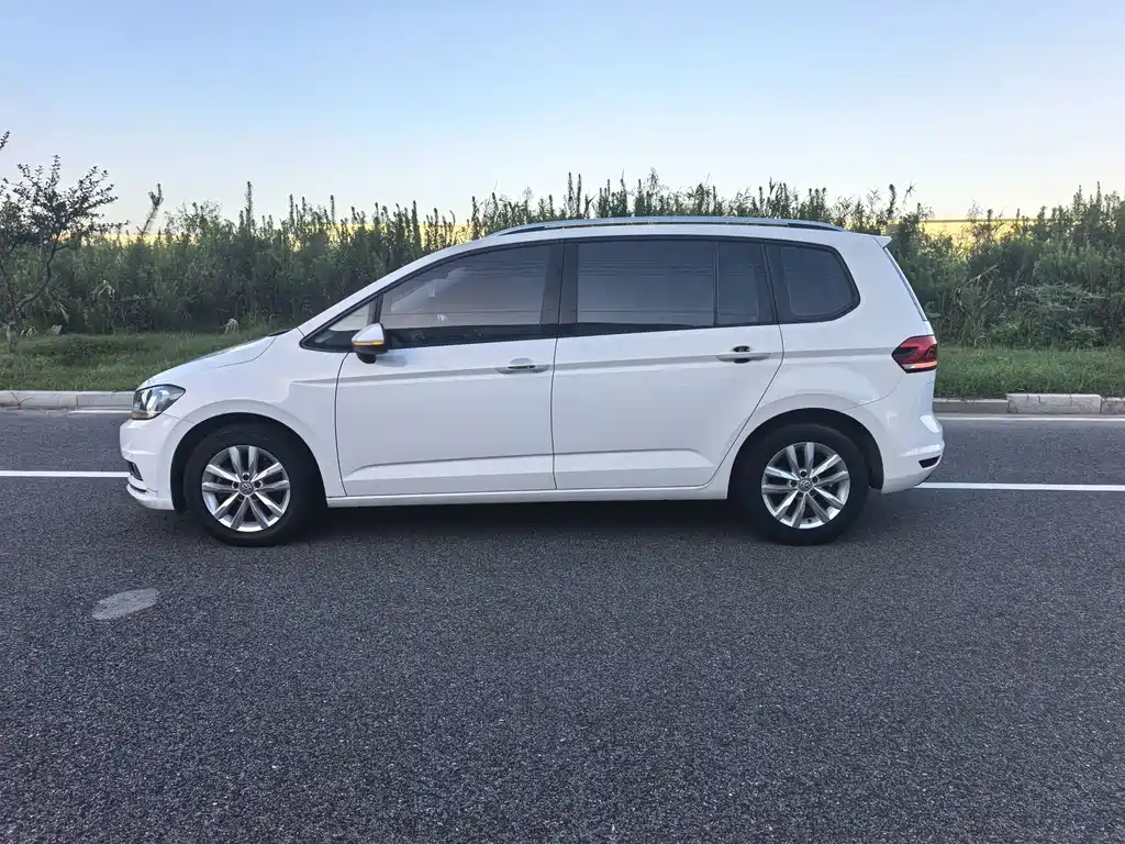 Volkswagen Touran 2019 — фото 12