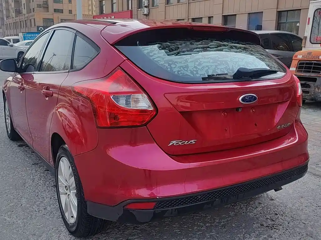 Ford Focus 2015 — фото 4