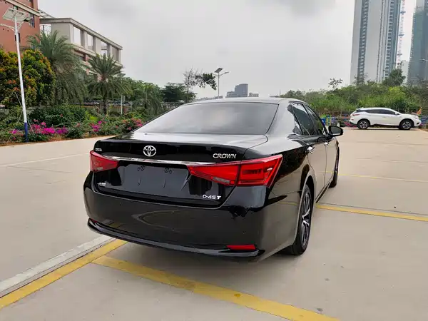 Toyota Crown 2017
