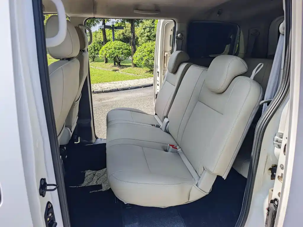 Nissan NV200 2018 — фото 16