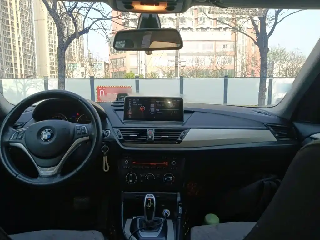 BMW X1 2015 — фото 10