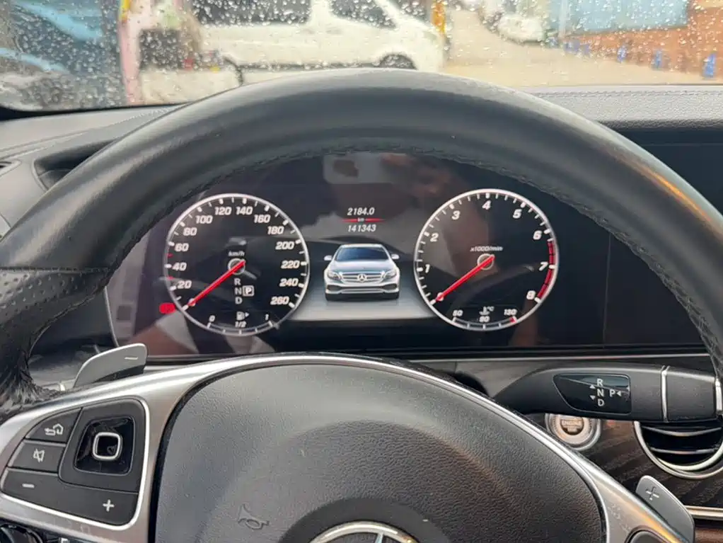 Mercedes-Benz E-Class 2018 — фото 12