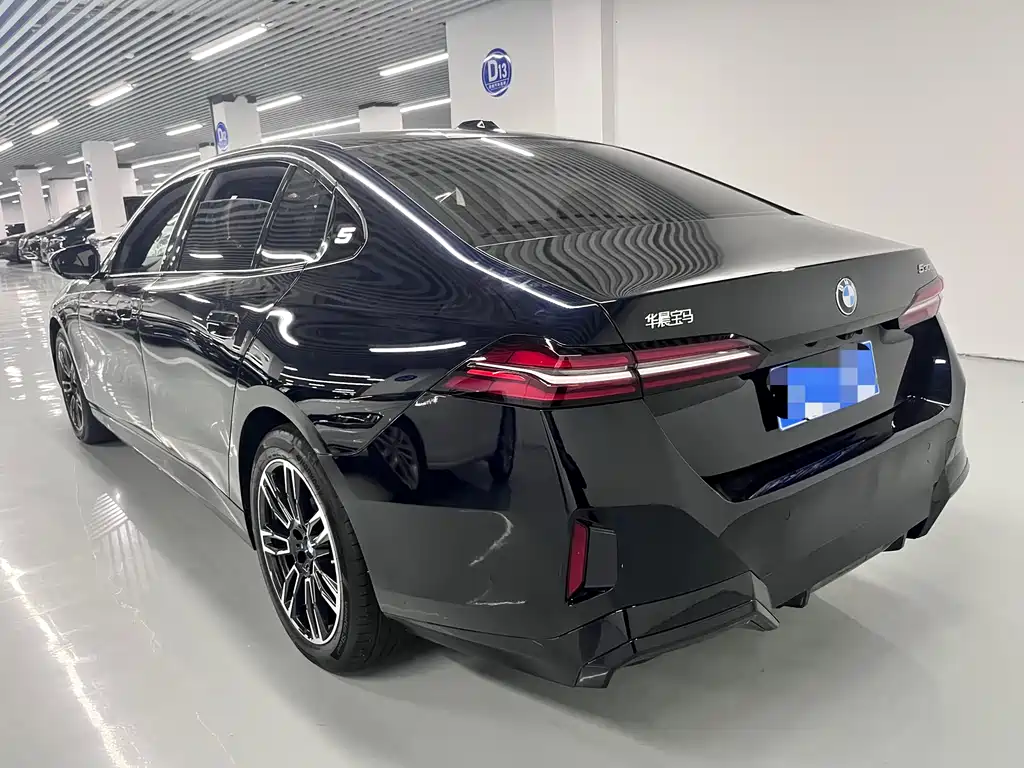 BMW 5 Series 2024 — фото 15