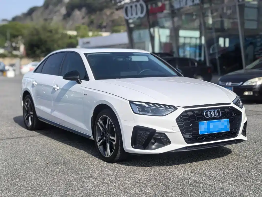 Audi A4L 2023 — фото 3
