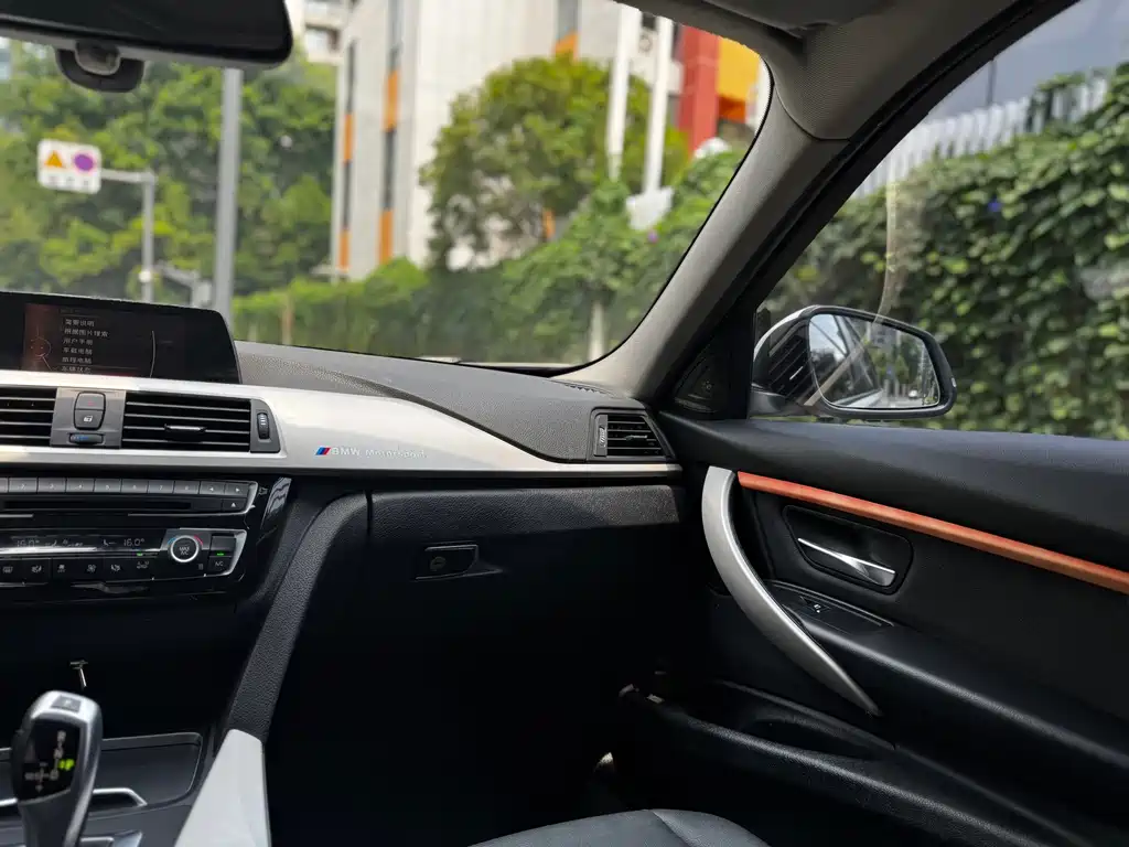 BMW 3 Series 2016 — фото 12